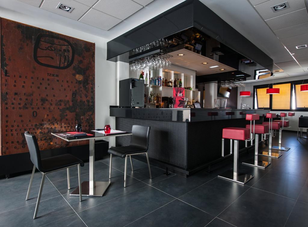 Hotel Loob Madrid (Adults Only) Torrejón de Ardoz Kültér fotó