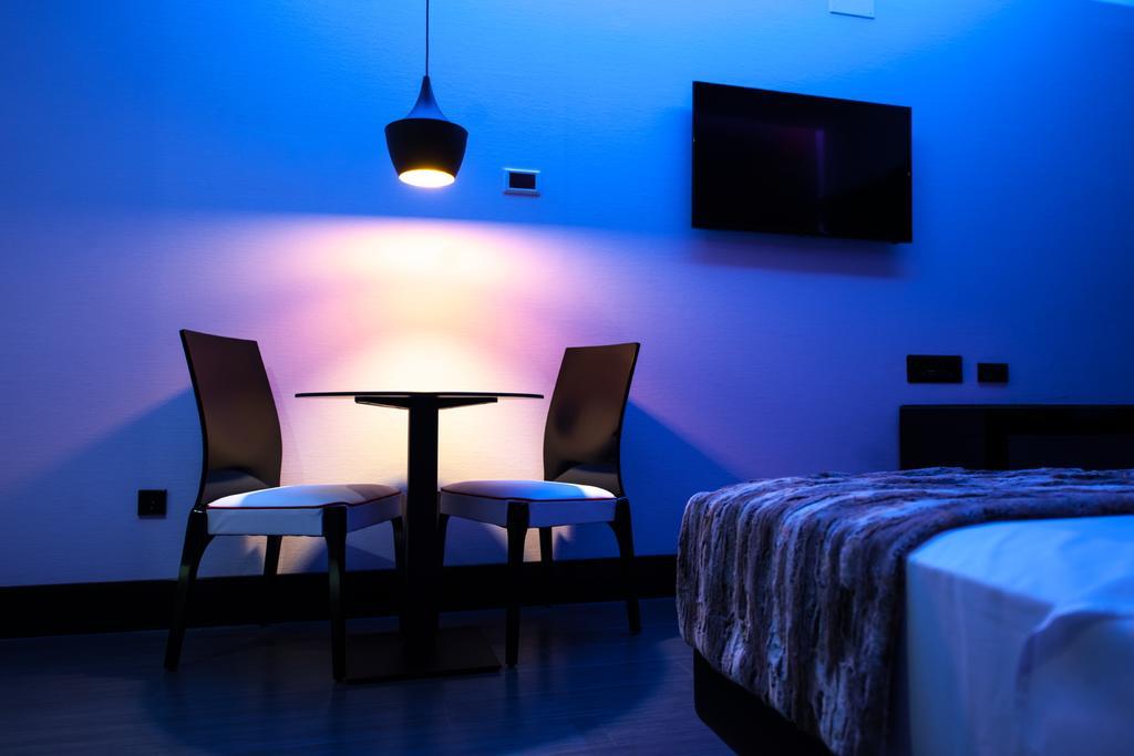 Hotel Loob Madrid (Adults Only) Torrejón de Ardoz Kültér fotó