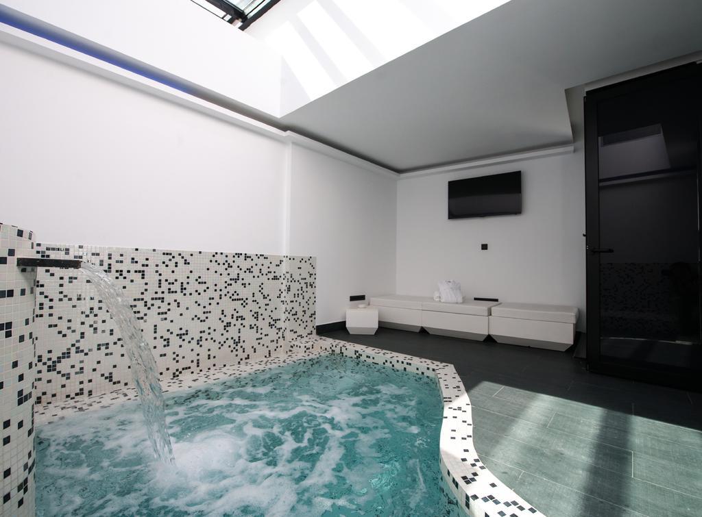 Hotel Loob Madrid (Adults Only) Torrejón de Ardoz Szoba fotó