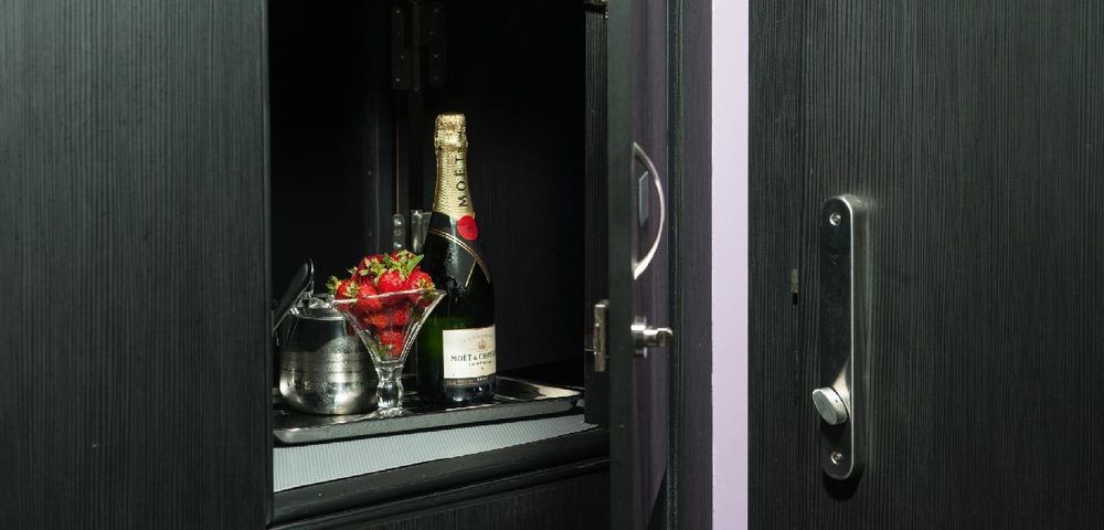 Hotel Loob Madrid (Adults Only) Torrejón de Ardoz Kültér fotó