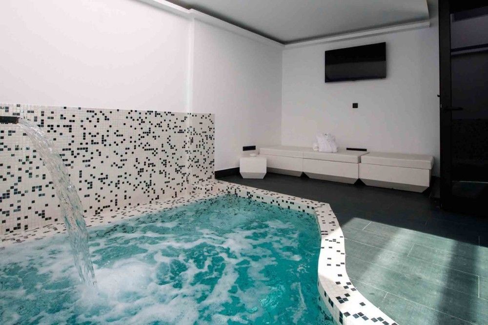 Hotel Loob Madrid (Adults Only) Torrejón de Ardoz Kültér fotó